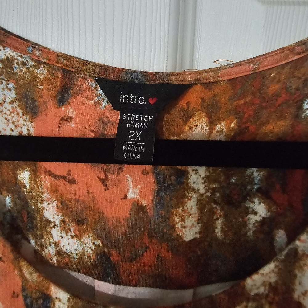 Intro. Abstract Multicolor Top - Picture 3 of 3